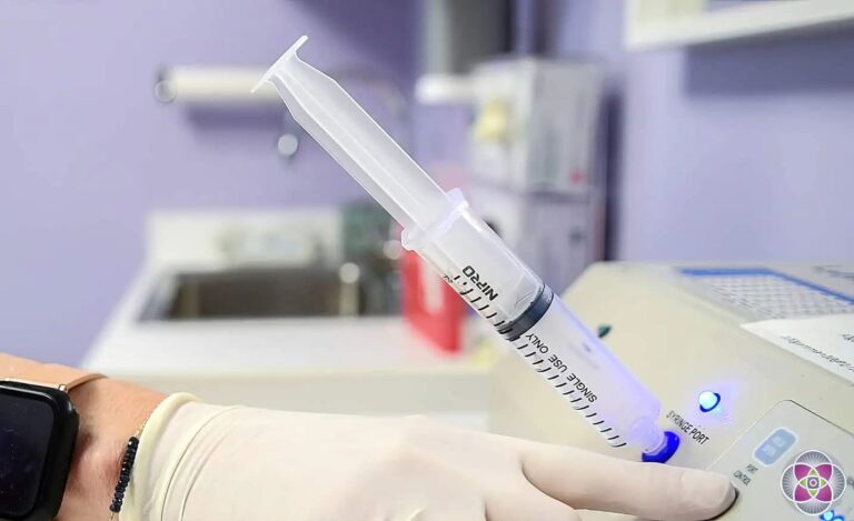 filling-syringe-with-ozone-in-preperation-for-injection