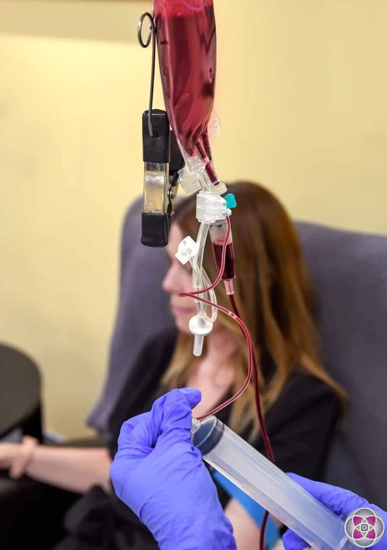 single-dose-ozone-therapy-nurse-infusing-ozone-into-iv-bag